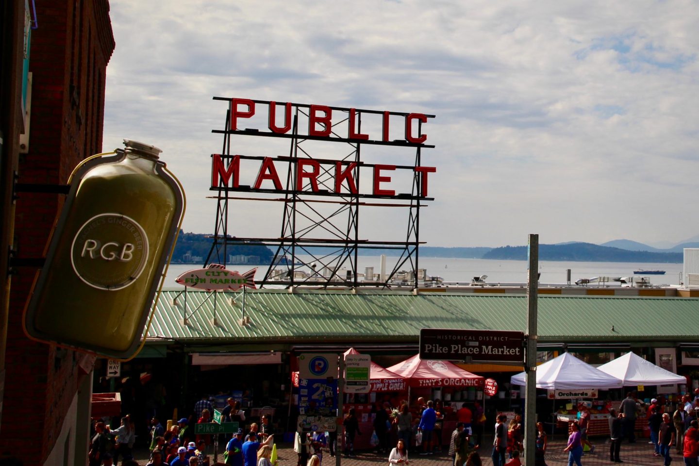 Pike Place Public Market in Seattle, Washington ... 24 hours in Seattle ... The Spectacular Adventurer