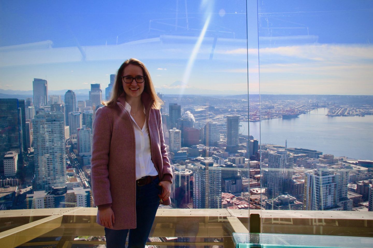 Seattle Space Needle in classic white blouse, Washington ... 24 hours in Seattle ... The Spectacular Adventurer