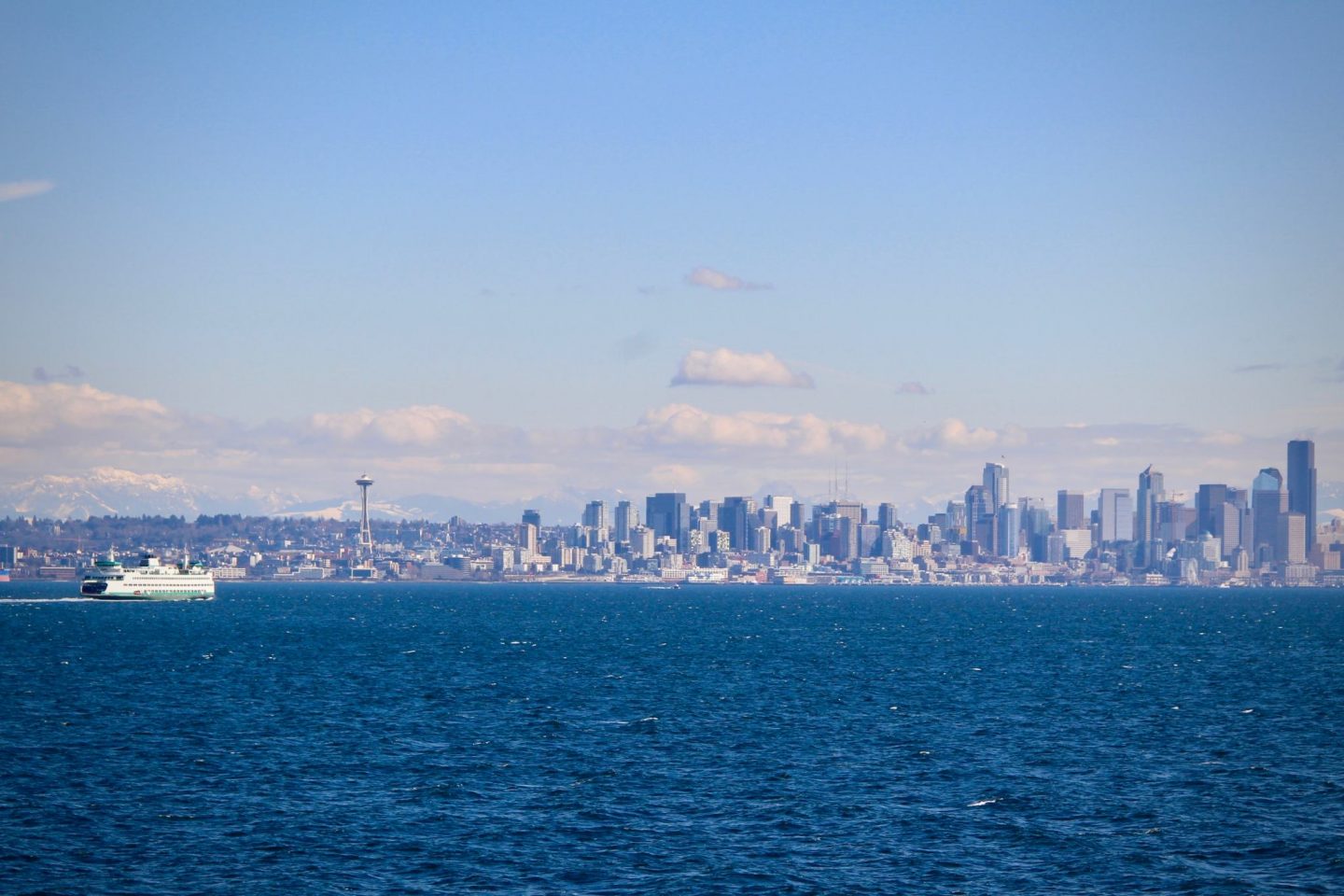 downtown Seattle skyline view, Washington - The Spectacular Adventurer