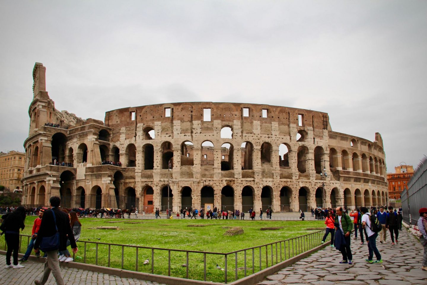 Roman Colosseum ... Rome Travel Guide ... The Spectacular Adventurer