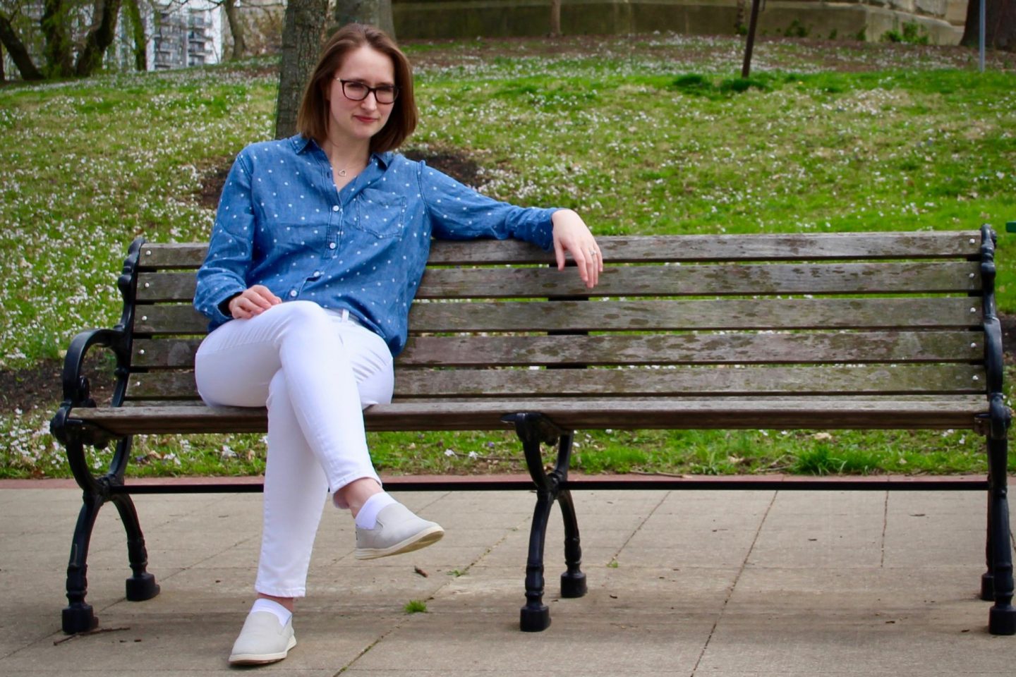 Fresh Spring Style with a new haircut and Rails Ingrid Shirt with White Joe's Jeans ... The Spectacular Adventurer