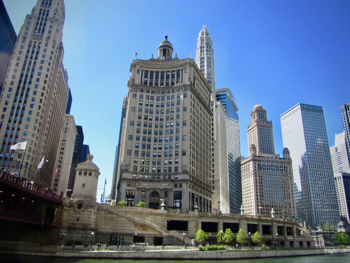 Chicago River Front ... 3-day Chicago Itinerary ... The Spectacular Adventurer