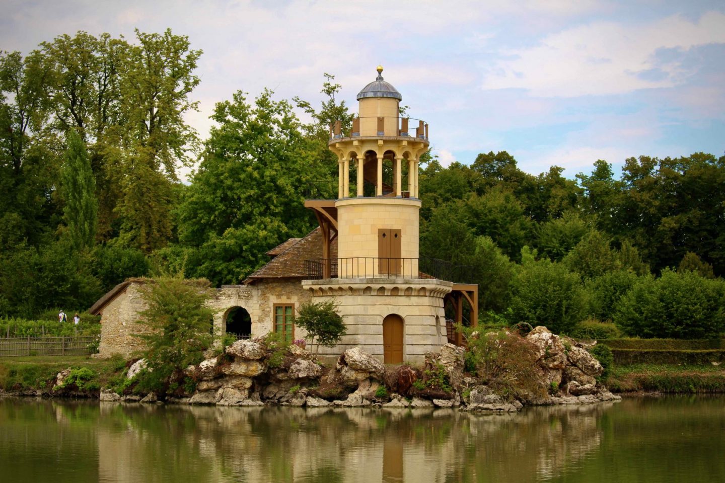 Versailles English Village | Day trip from Paris to Versailles | The Spectacular Adventurer