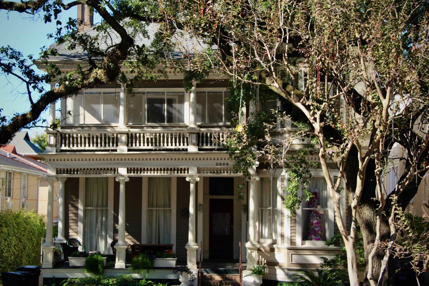 Mansion with Beads | New Orleans | The Spectacular Adventurer